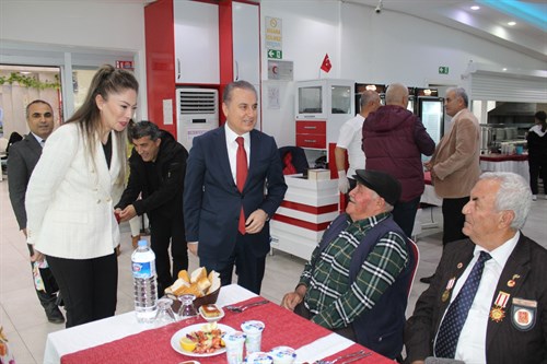 Anamur Kaymakamlığı, Şehit Aileleri ve Gazi  Aileleri Onuruna İftar Yemeği Verdi.